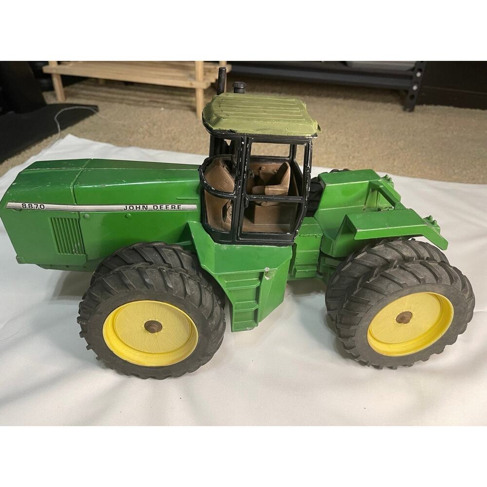 Vintage John Deere 8870 Green Tractor Toy Farm Collectors Edition Metal Die Cast